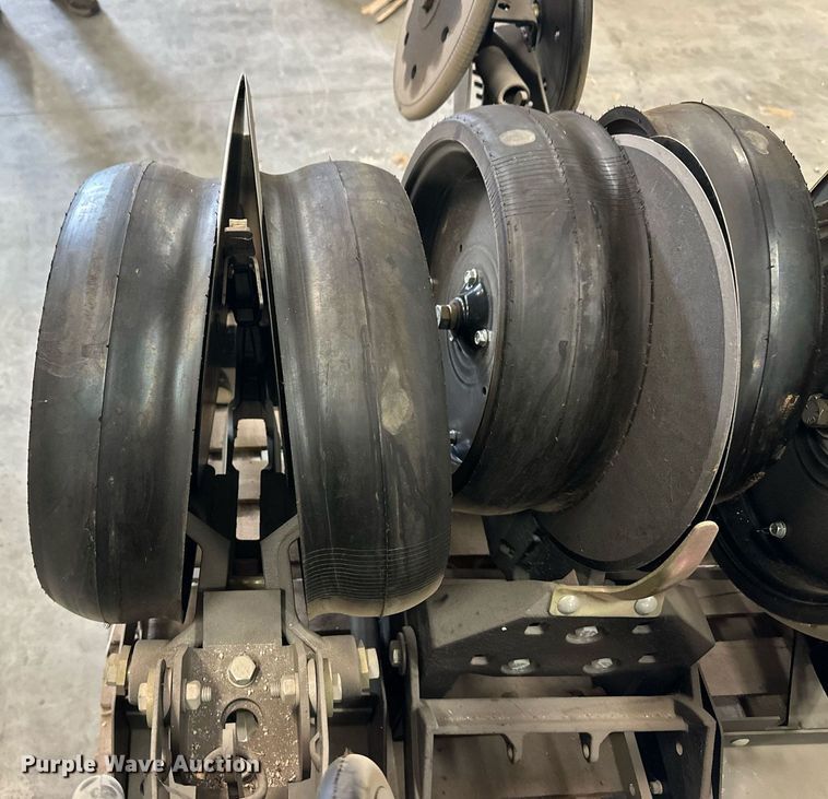 image for item OM9620 (12) AME planter row units