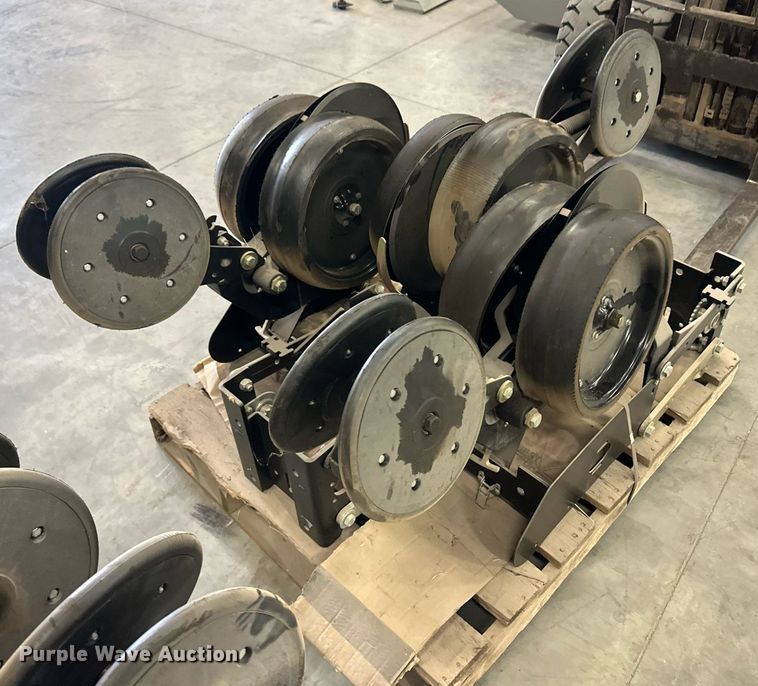 image for item OM9620 (12) AME planter row units