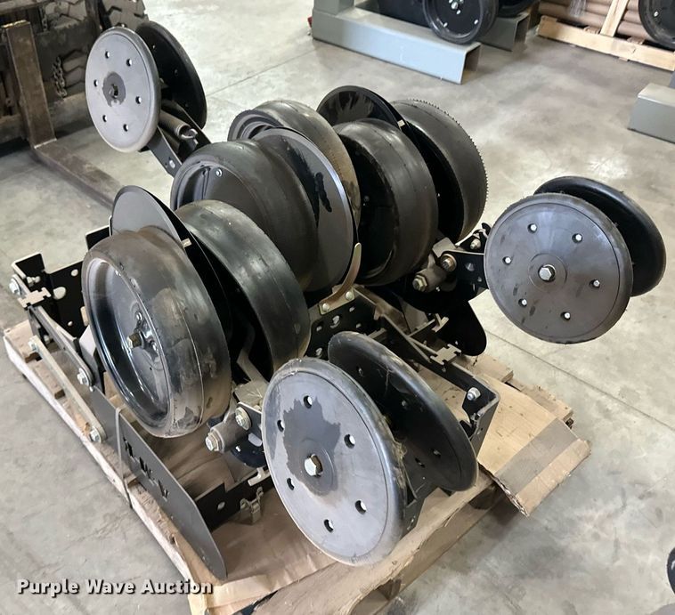 image for item OM9620 (12) AME planter row units