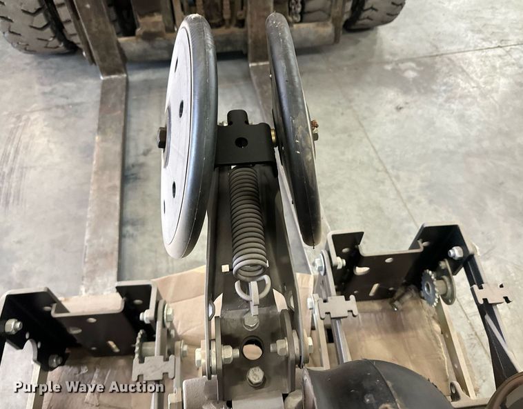 image for item OM9620 (12) AME planter row units