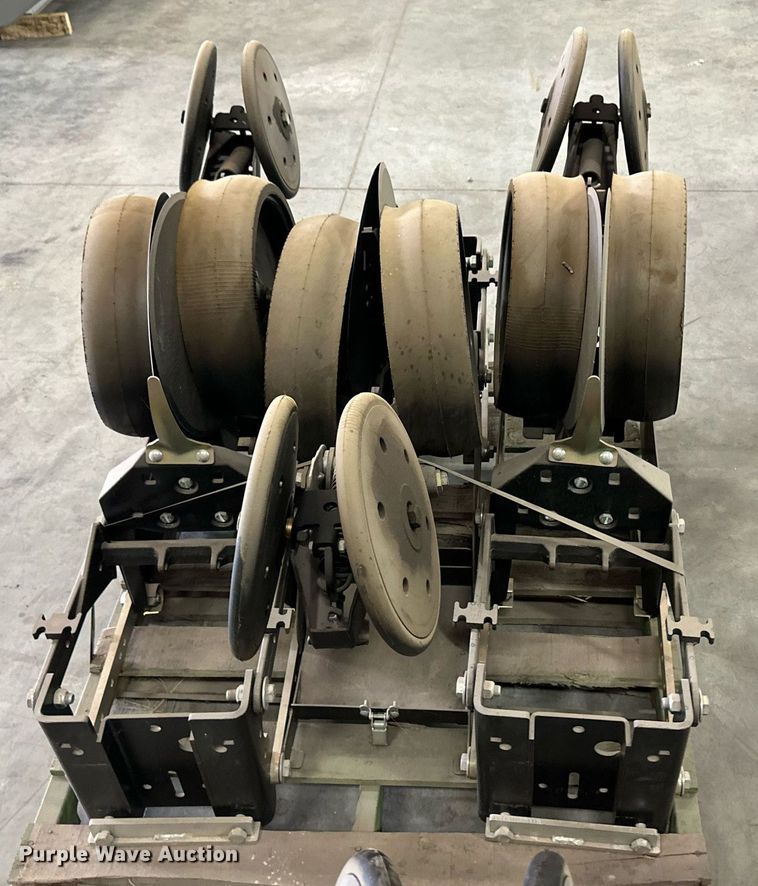 image for item OM9620 (12) AME planter row units