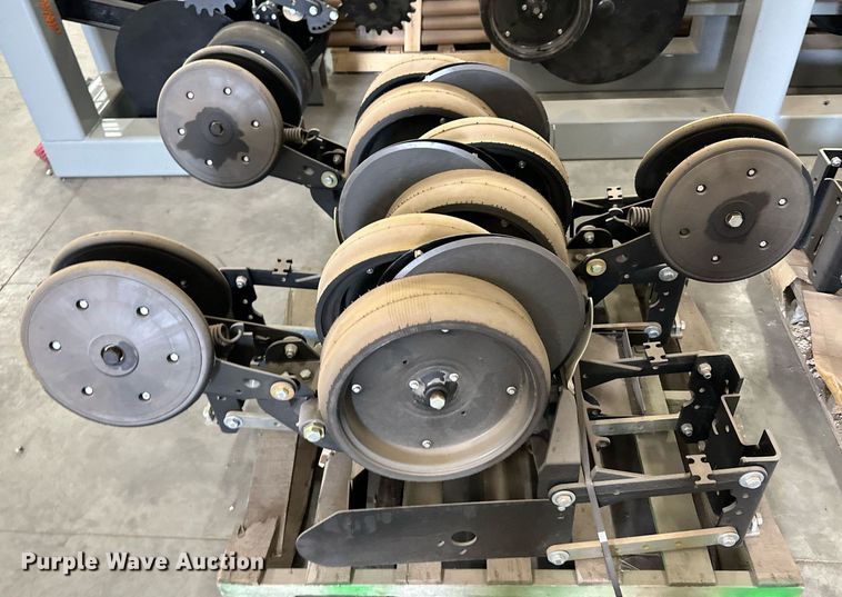 image for item OM9620 (12) AME planter row units