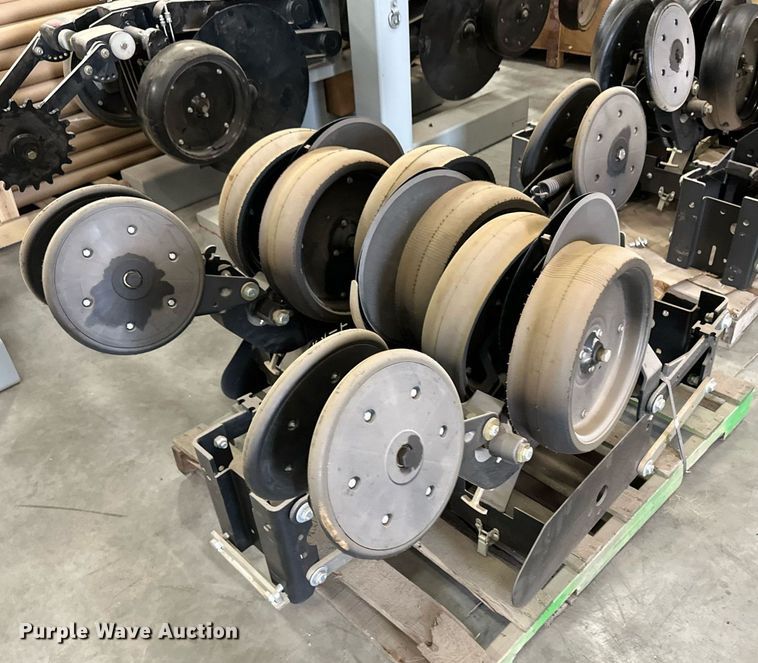 image for item OM9620 (12) AME planter row units