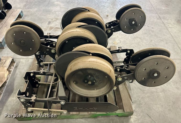 image for item OM9620 (12) AME planter row units