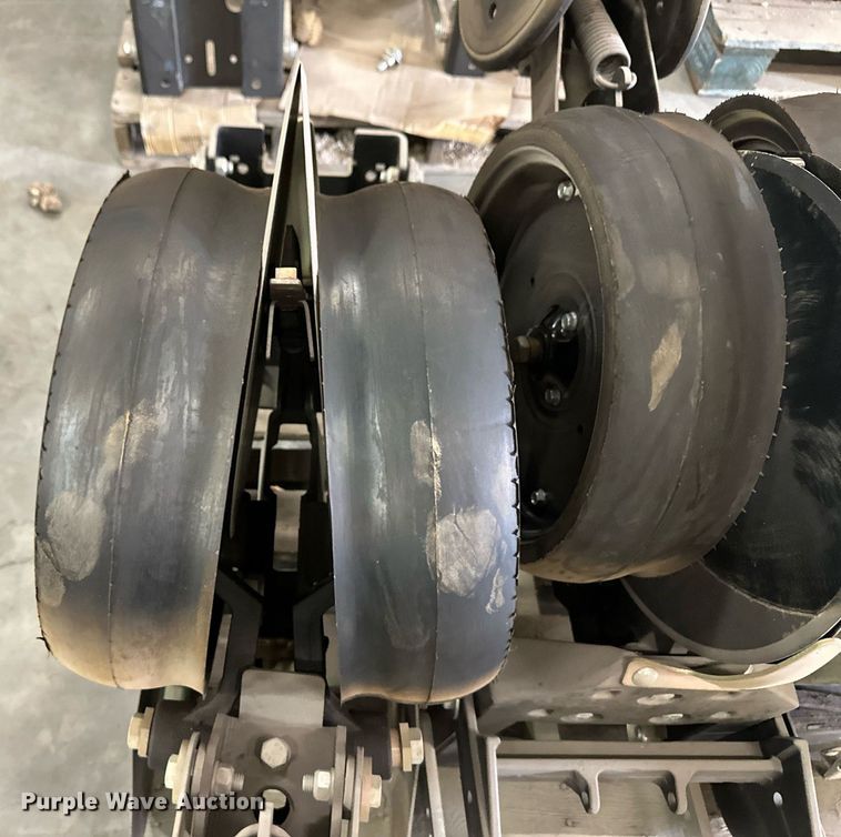 image for item OM9620 (12) AME planter row units