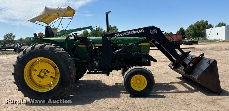 image for item OM9647 1981 John Deere 2940 tractor