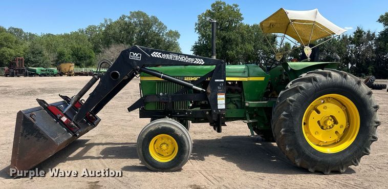 image for item OM9647 1981 John Deere 2940 tractor
