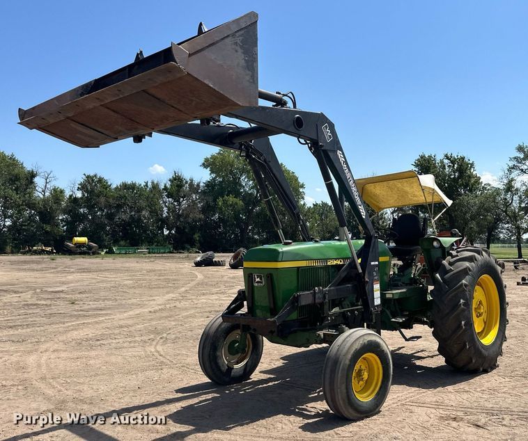 image for item OM9647 1981 John Deere 2940 tractor