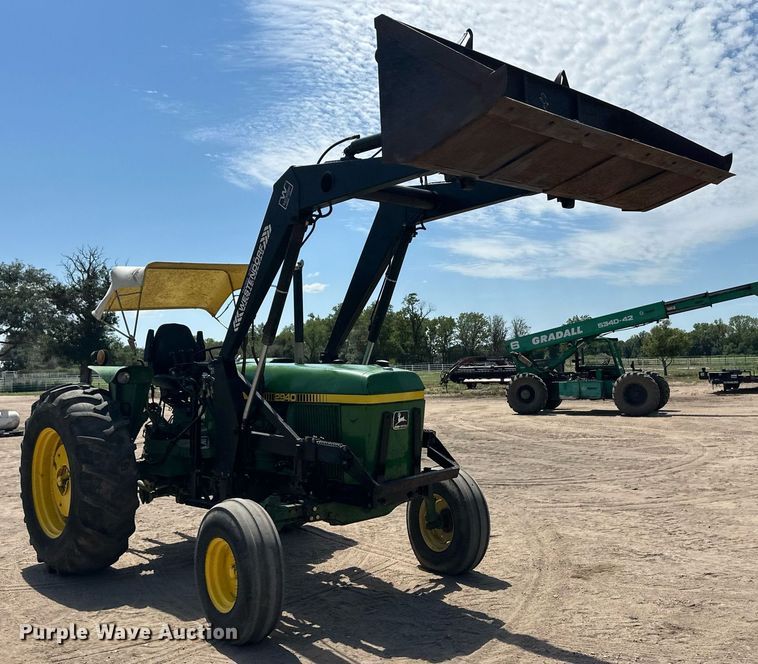 image for item OM9647 1981 John Deere 2940 tractor