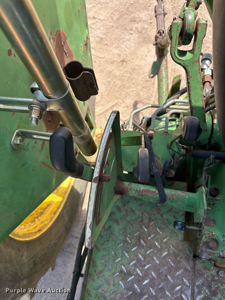 image for item OM9647 1981 John Deere 2940 tractor