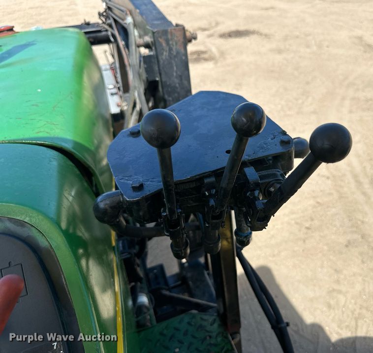 image for item OM9647 1981 John Deere 2940 tractor