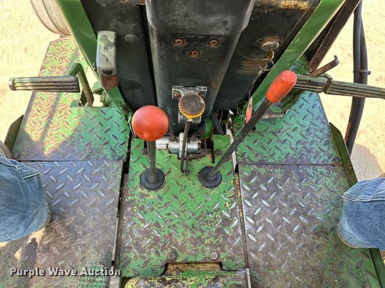 image for item OM9647 1981 John Deere 2940 tractor