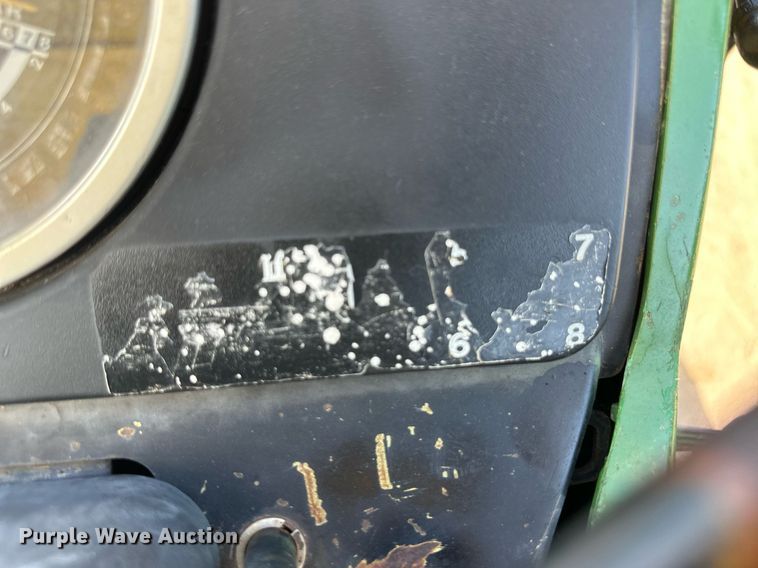 image for item OM9647 1981 John Deere 2940 tractor