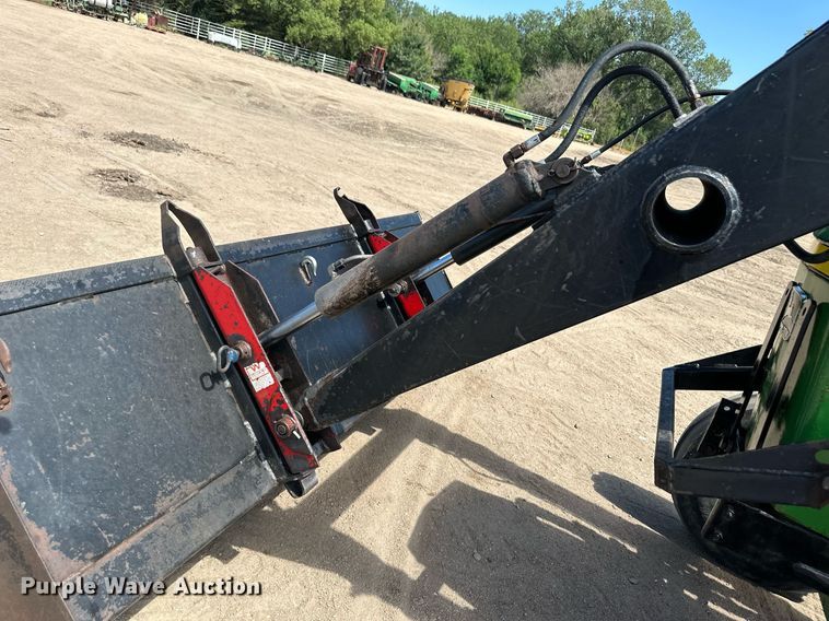 image for item OM9647 1981 John Deere 2940 tractor