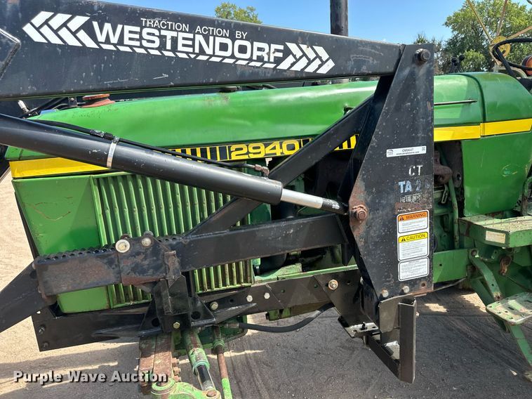 image for item OM9647 1981 John Deere 2940 tractor