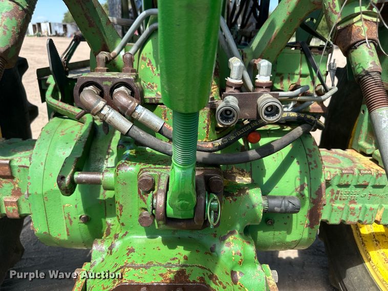 image for item OM9647 1981 John Deere 2940 tractor