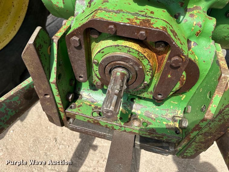image for item OM9647 1981 John Deere 2940 tractor