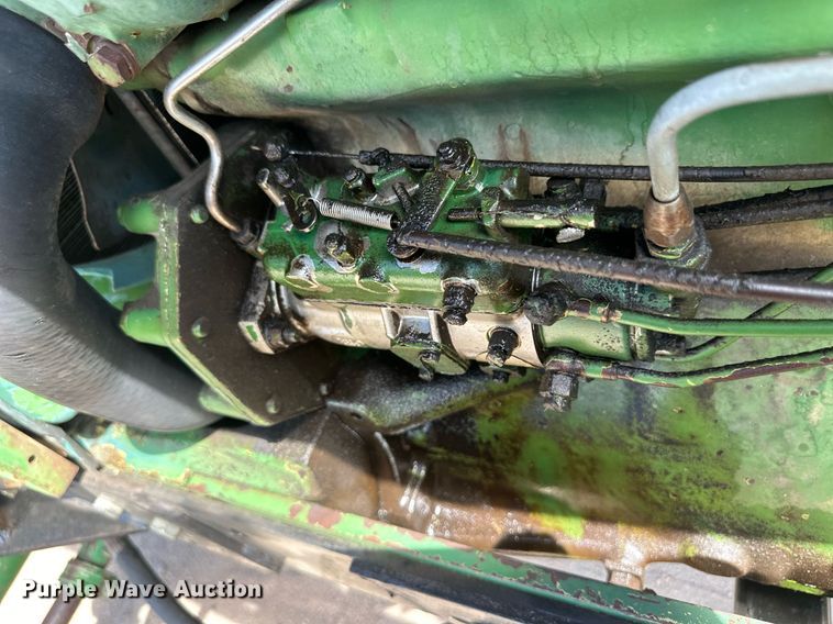 image for item OM9647 1981 John Deere 2940 tractor