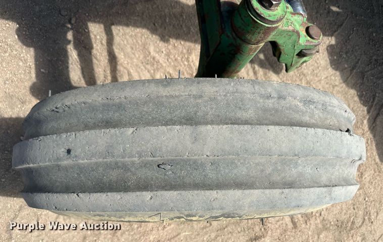 image for item OM9647 1981 John Deere 2940 tractor