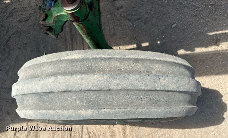 image for item OM9647 1981 John Deere 2940 tractor