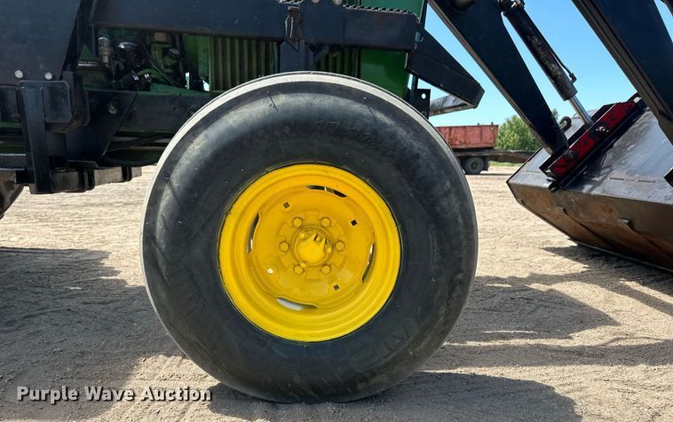 image for item OM9647 1981 John Deere 2940 tractor