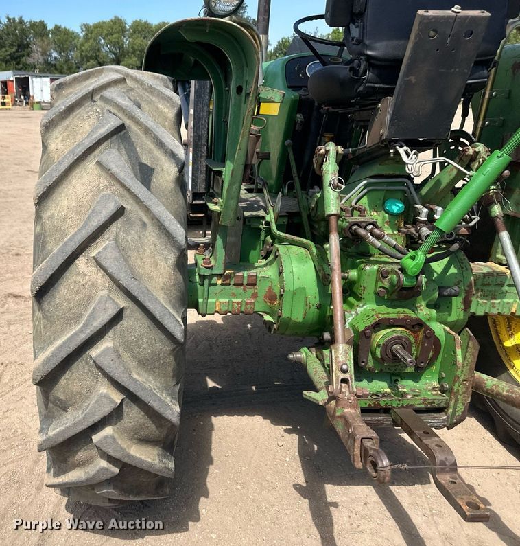 image for item OM9647 1981 John Deere 2940 tractor