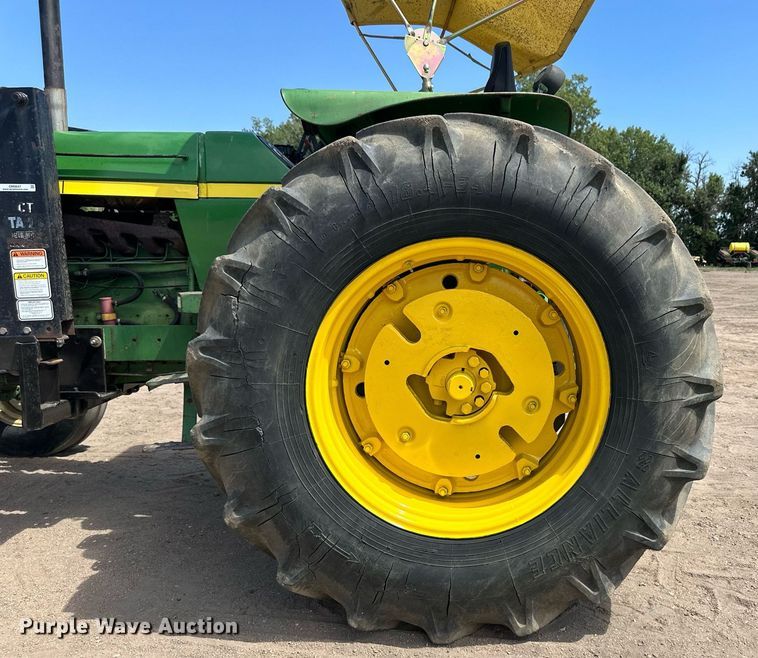 image for item OM9647 1981 John Deere 2940 tractor