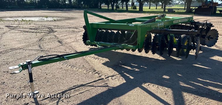 image for item OM9669 John Deere 340 off-set disk