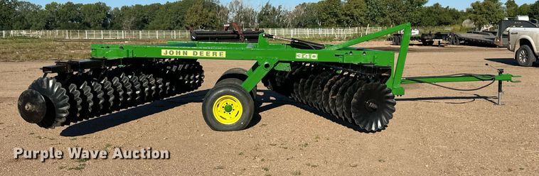 image for item OM9669 John Deere 340 off-set disk