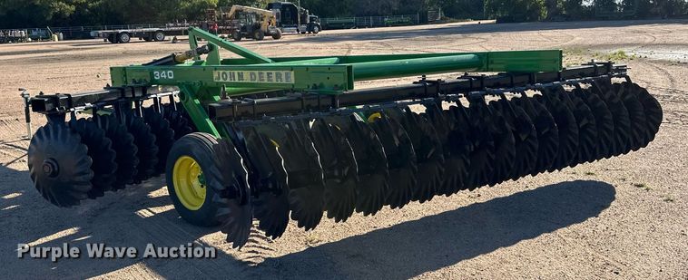 image for item OM9669 John Deere 340 off-set disk