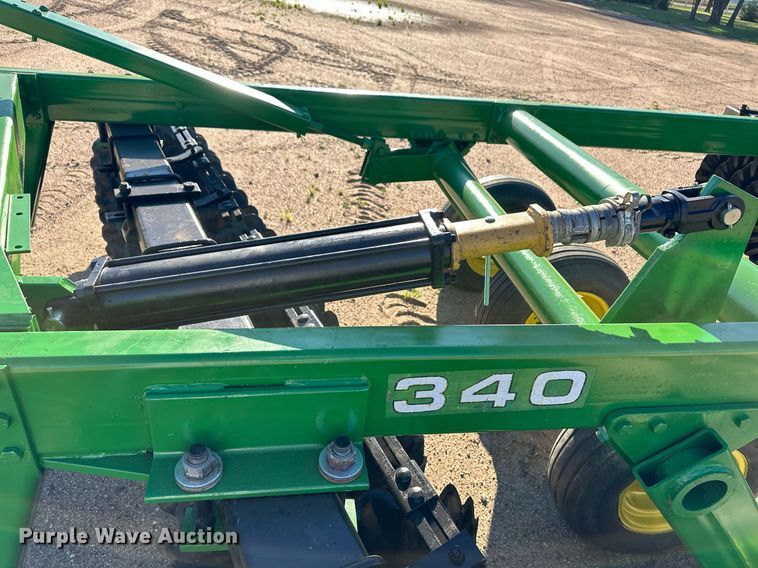 image for item OM9669 John Deere 340 off-set disk