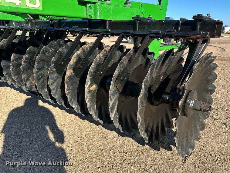 image for item OM9669 John Deere 340 off-set disk