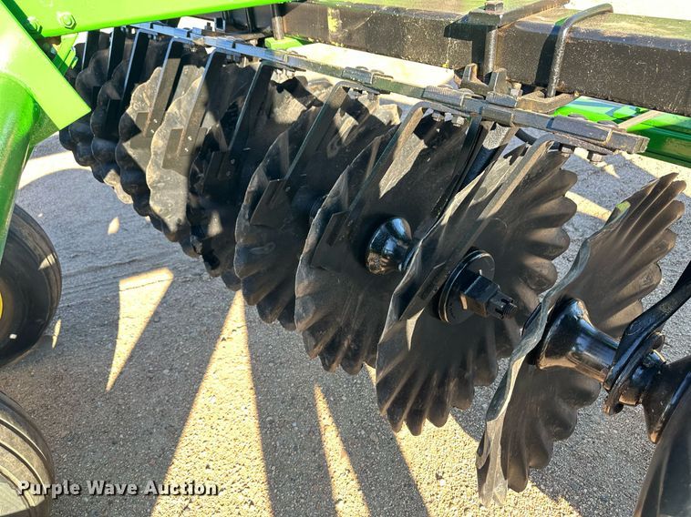 image for item OM9669 John Deere 340 off-set disk