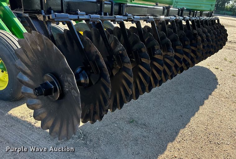 image for item OM9669 John Deere 340 off-set disk