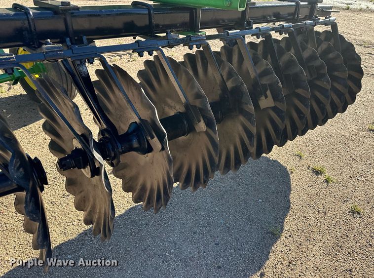 image for item OM9669 John Deere 340 off-set disk