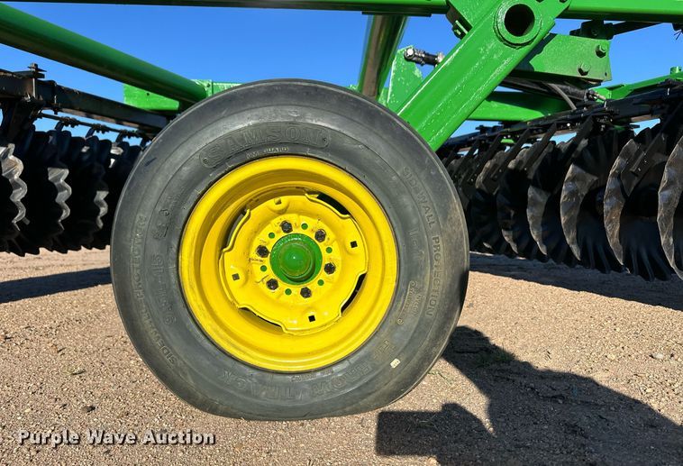 image for item OM9669 John Deere 340 off-set disk
