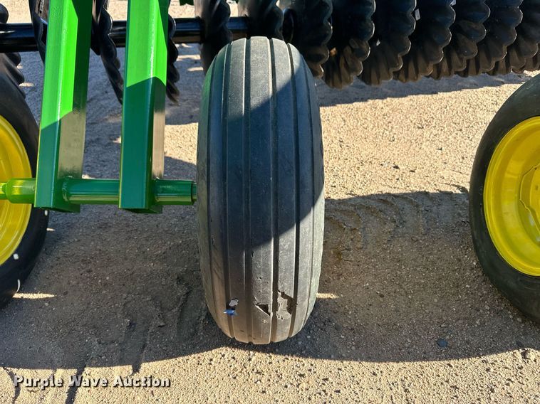 image for item OM9669 John Deere 340 off-set disk