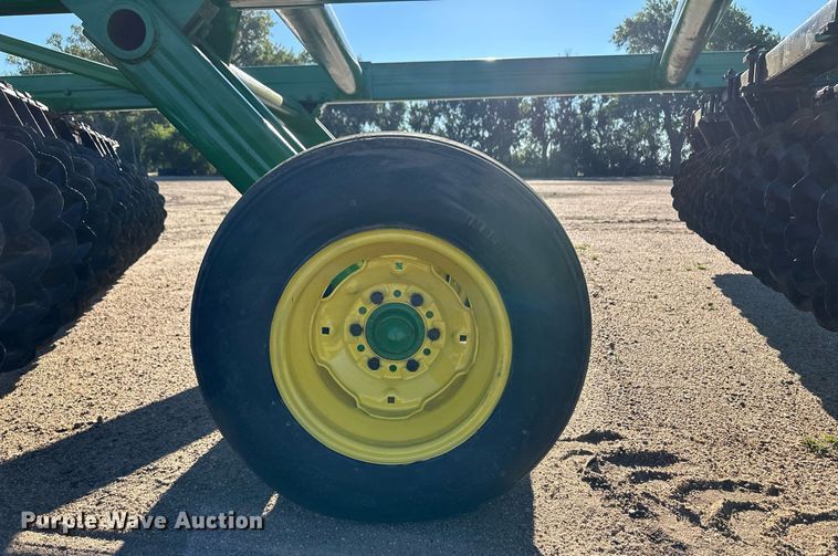 image for item OM9669 John Deere 340 off-set disk