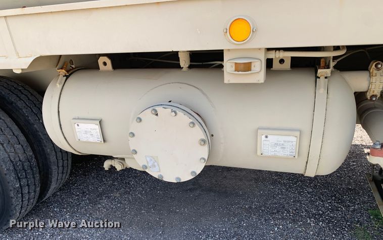 image for item DM1745 1989 Eastern Technologies M969A1 tank trailer