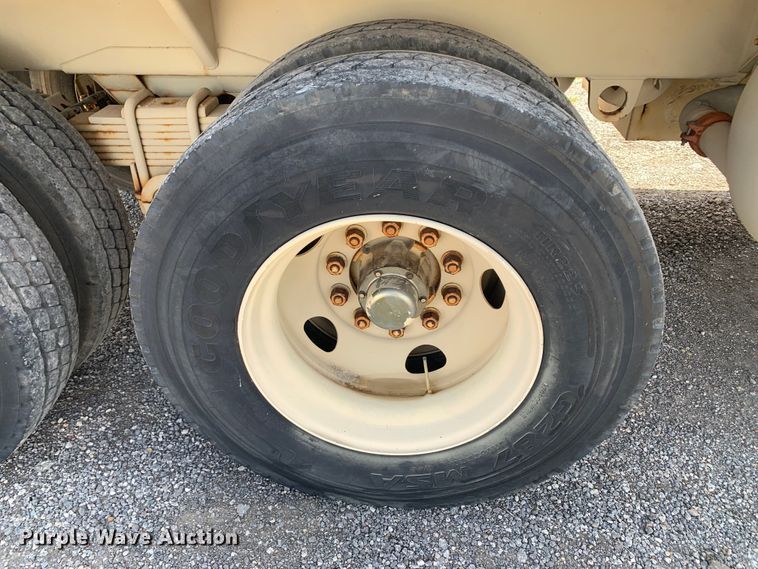 image for item DM1745 1989 Eastern Technologies M969A1 tank trailer