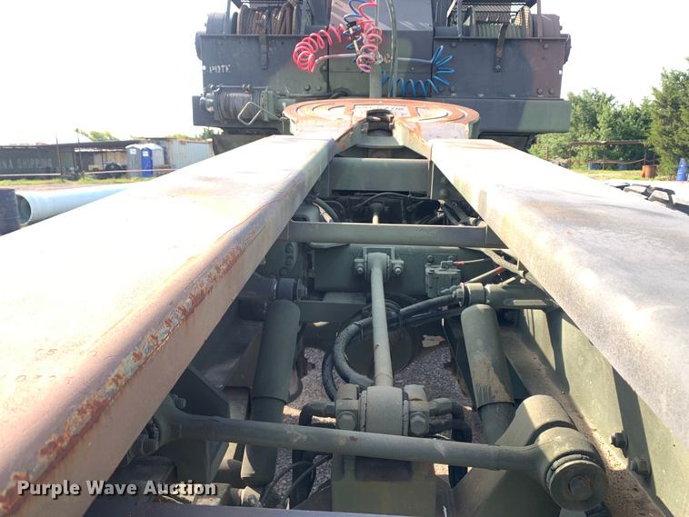 image for item DM1746 2008 Oshkosh M1070 semi truck