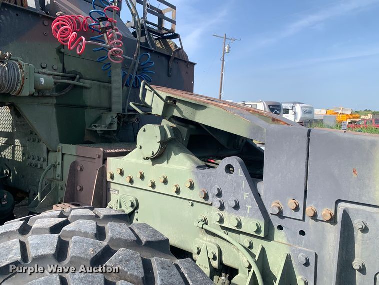 image for item DM1746 2008 Oshkosh M1070 semi truck