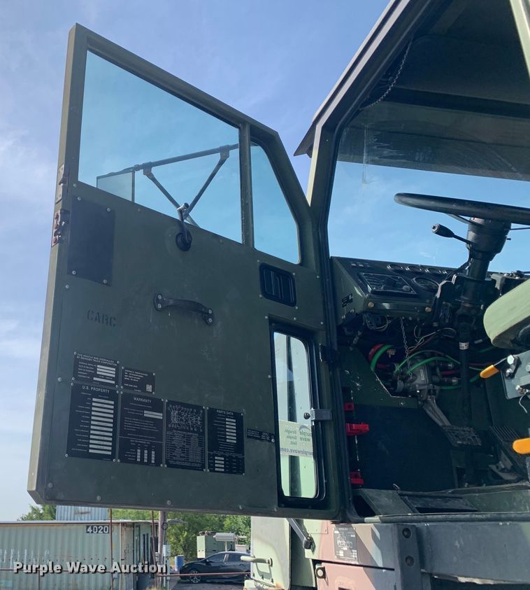 image for item DM1746 2008 Oshkosh M1070 semi truck