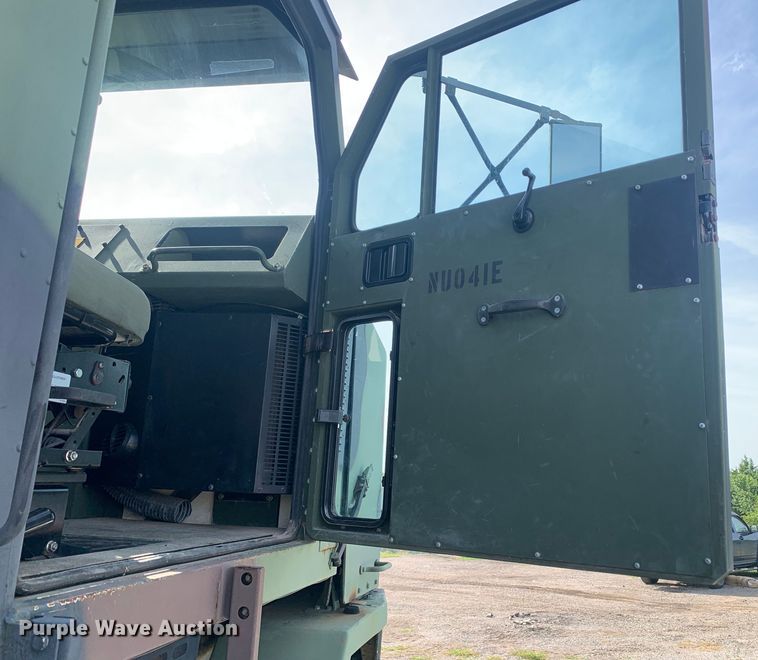 image for item DM1746 2008 Oshkosh M1070 semi truck