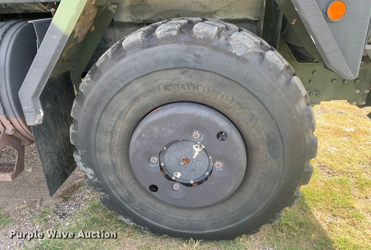 image for item DM1746 2008 Oshkosh M1070 semi truck