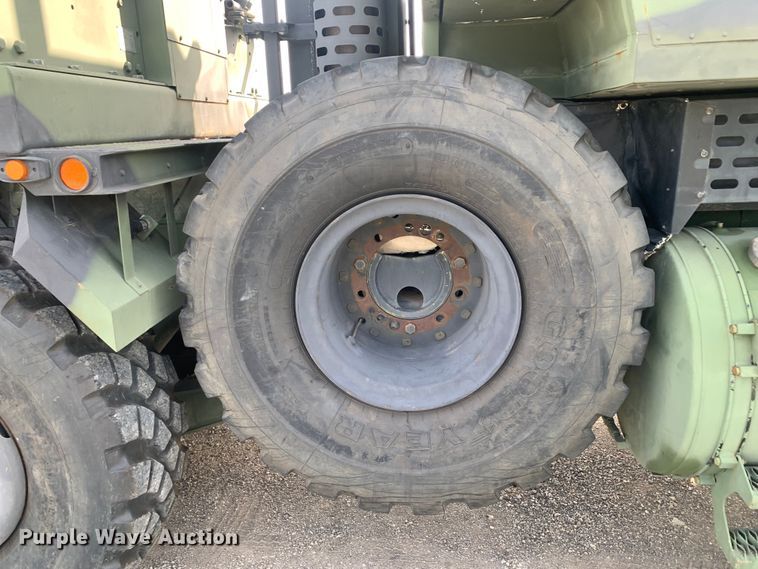 image for item DM1746 2008 Oshkosh M1070 semi truck