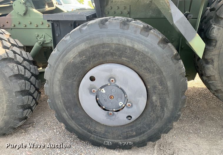 image for item DM1746 2008 Oshkosh M1070 semi truck