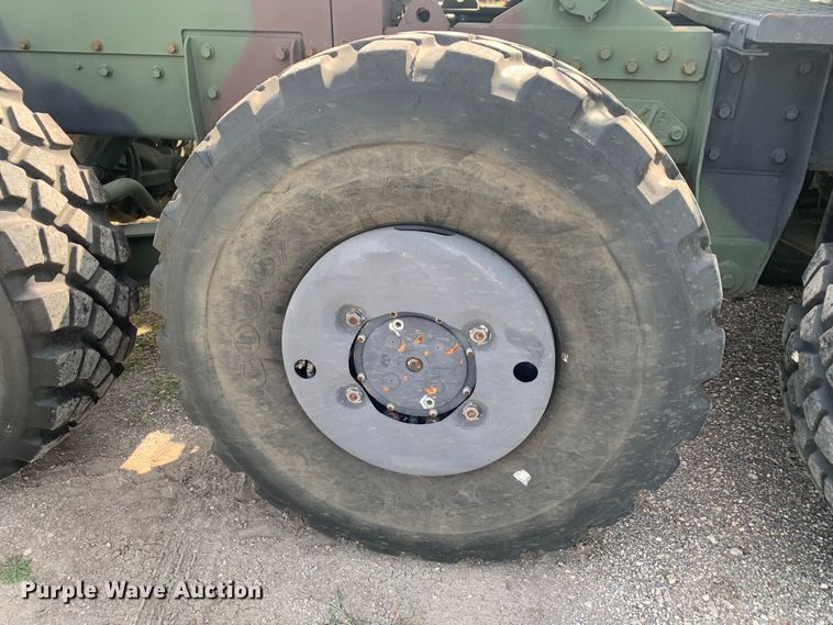 image for item DM1746 2008 Oshkosh M1070 semi truck