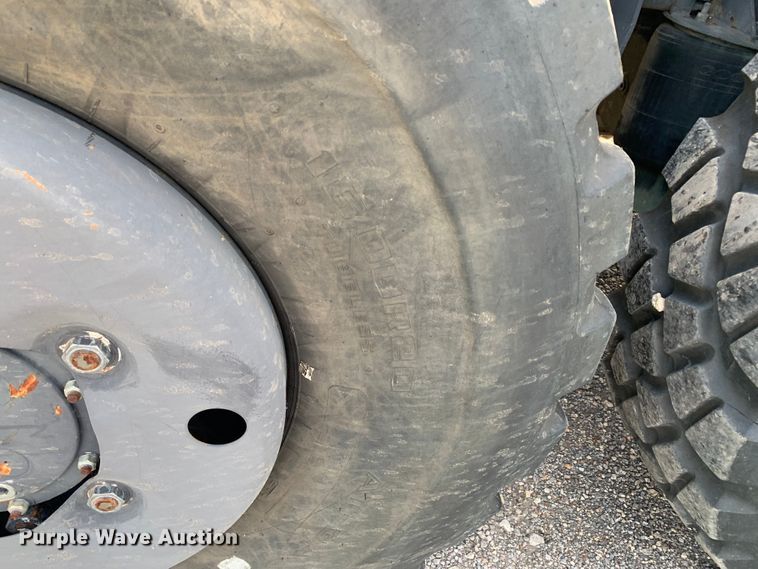 image for item DM1746 2008 Oshkosh M1070 semi truck