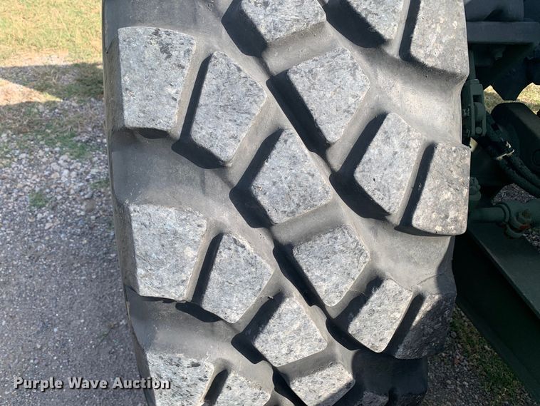 image for item DM1746 2008 Oshkosh M1070 semi truck